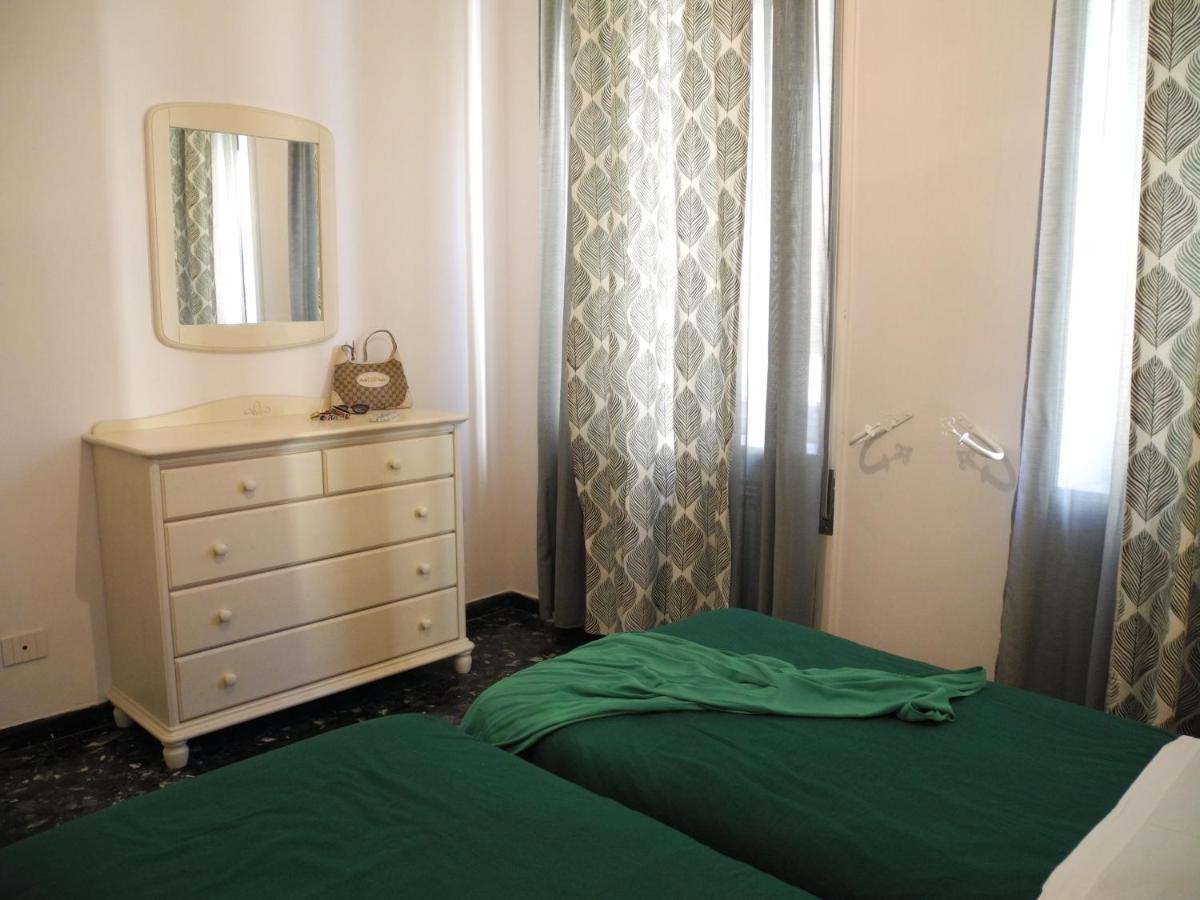 Aquarium By The Sea Apartment Levanto Exterior photo
